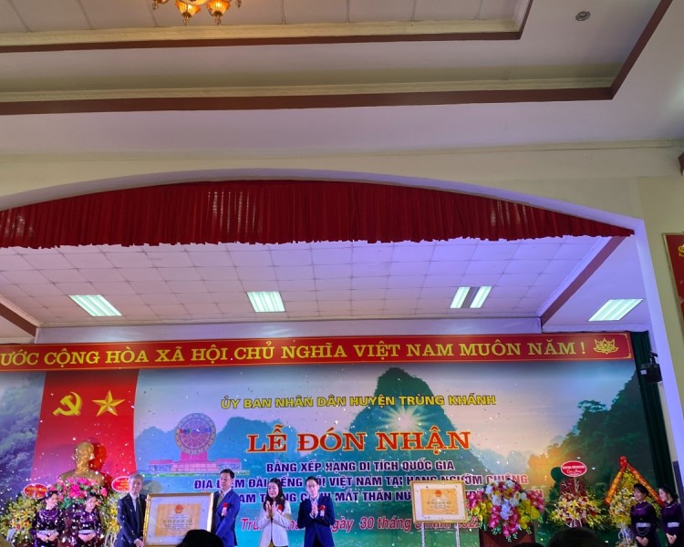 Lễ đón nhận bằng xếp hạng Di tích Quốc gia địa điểm Đài Tiếng nói Việt Nam tại hang Ngườm Chiêng và Danh lam thắng cảnh Mắt thần núi, huyện Trùng Khánh