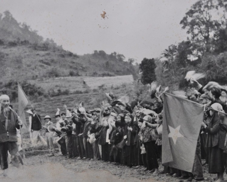 MỘT SỐ CÂU CHUYỆN BÁC HỒ THĂM PÁC BÓ NĂM 1961