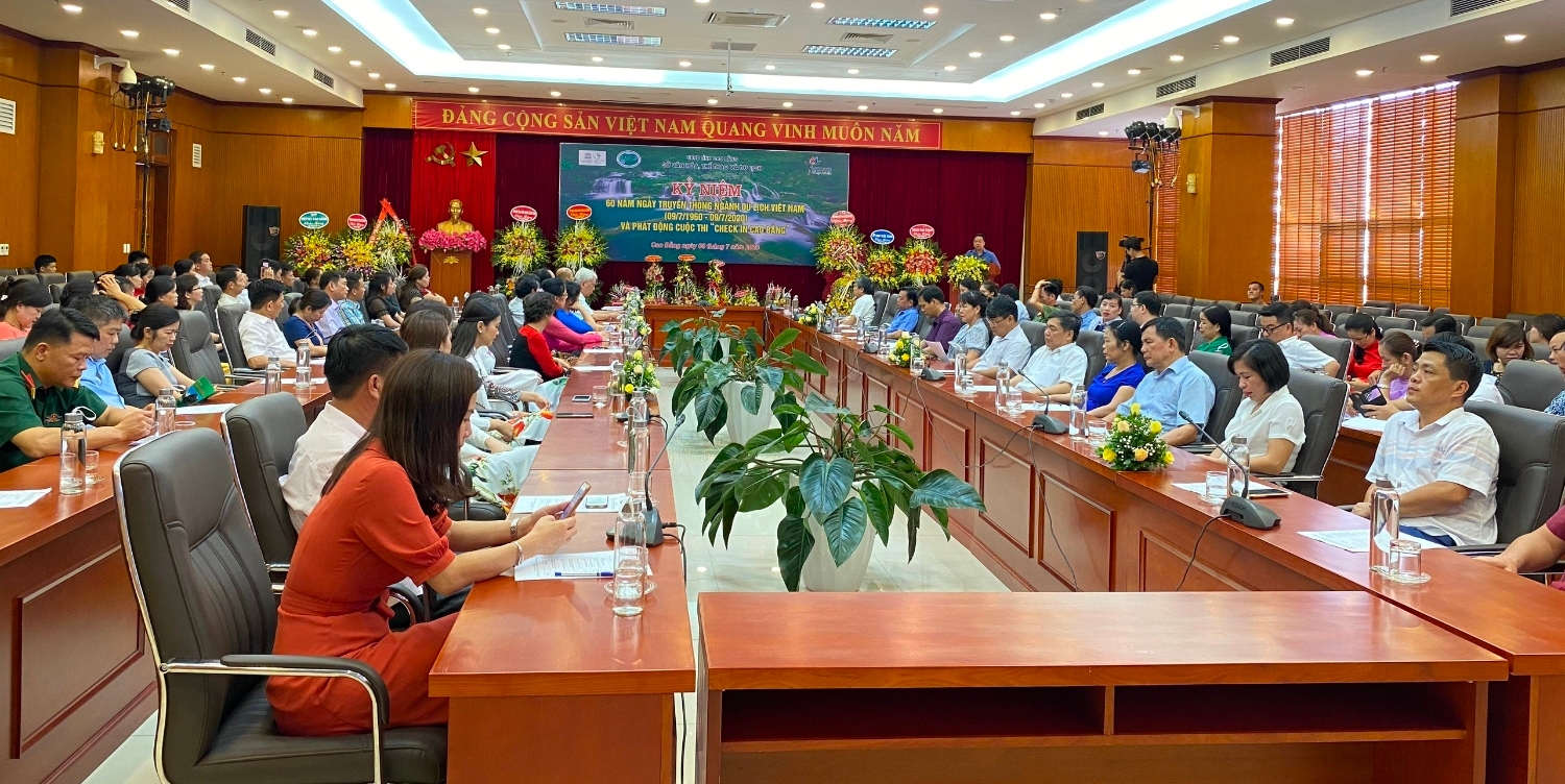 Toàn cảnh Lễ kỷ niệm 60 năm Ngày truyền thống ngành Du lịch Việt Nam và phát động cuộc thi “Check in Cao Bằng”