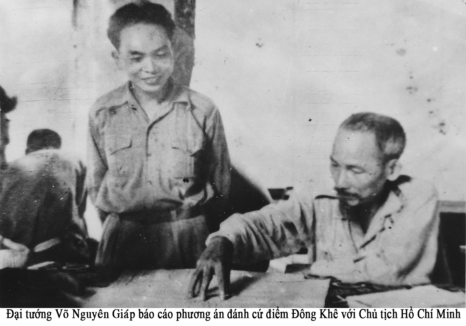 13 (13 đk) Đại tướng báo cáo phương án đánh cứ điểm Đông Khê với Chủ tịch Hồ Chí Minh